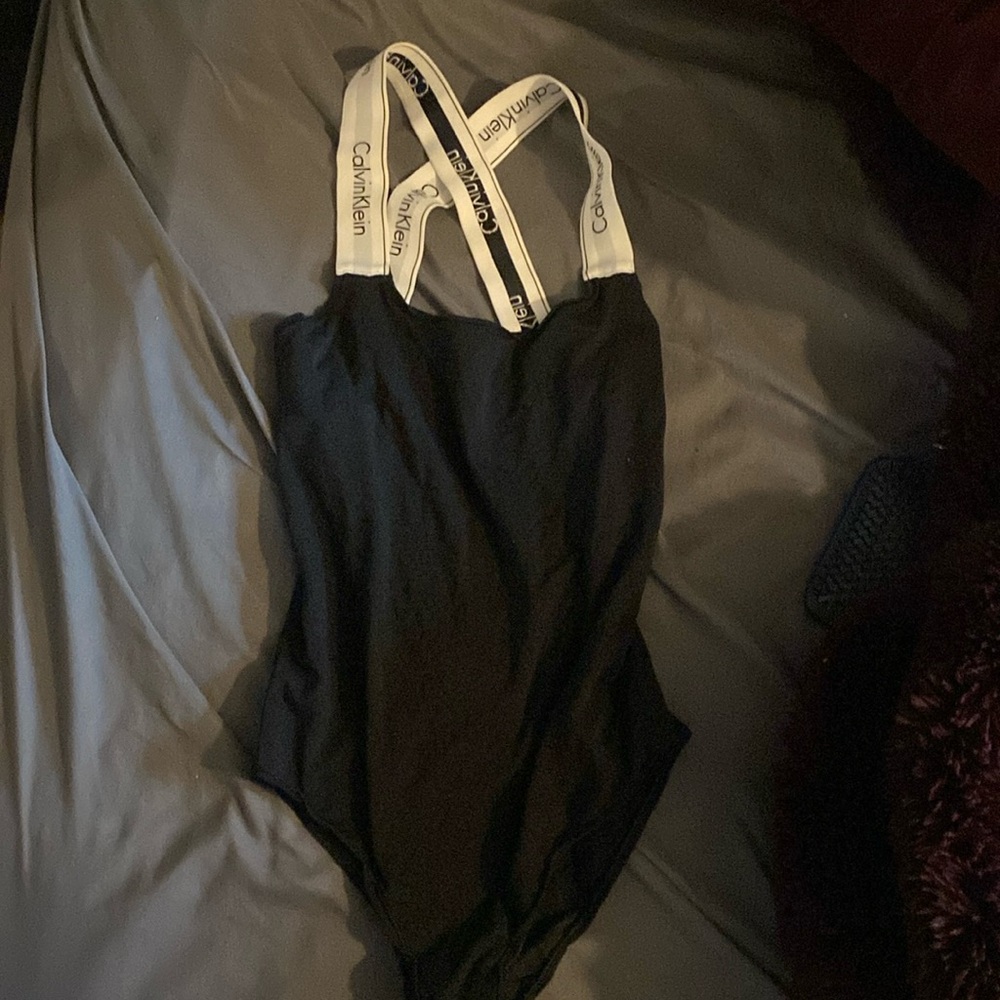 CALVIN KLEIN BODYSUIT// S